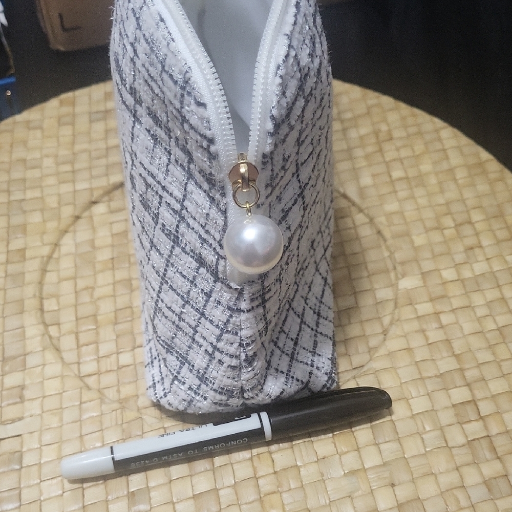 Plaid Cosmetic Bag with Zipper - Picture 4 of 5